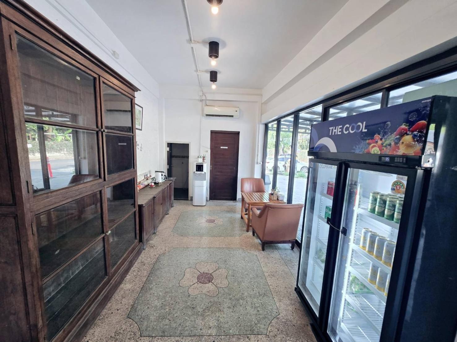 Jonah Hotel — Photos 2